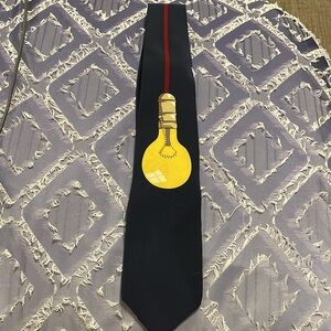 Vicky Davis turned on lightbulb tie silk